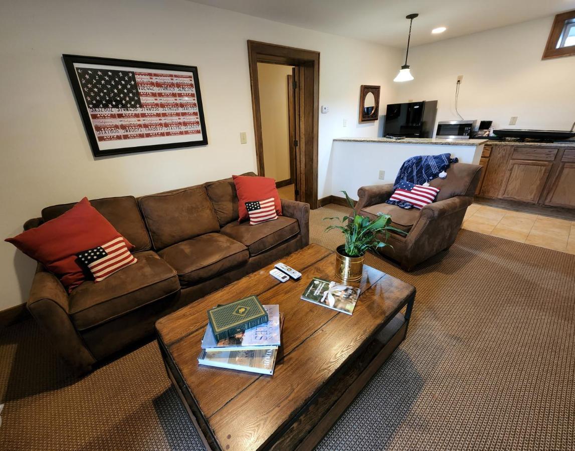 The Inn At Shady Lawn Newland Екстериор снимка